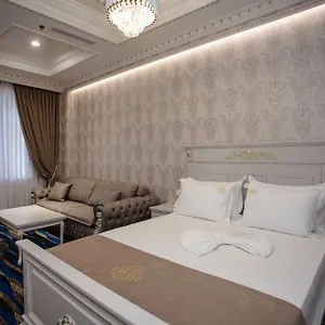Ervini Boutique فندق
